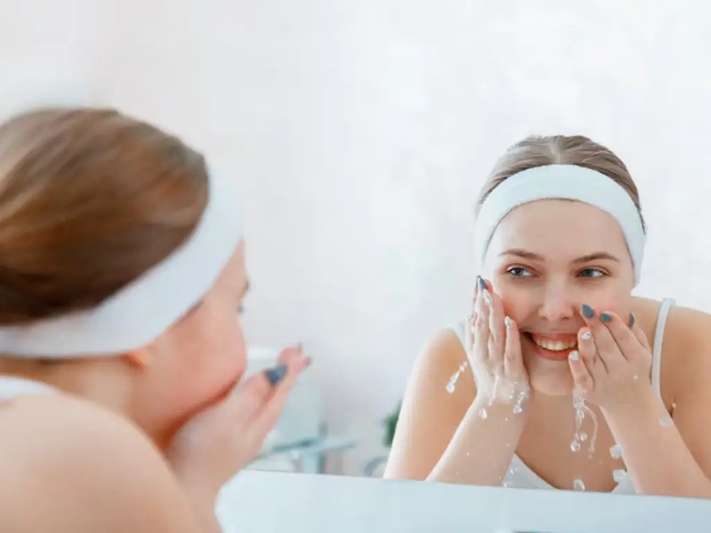 15 Best Face Washes For Oily Skin 2023